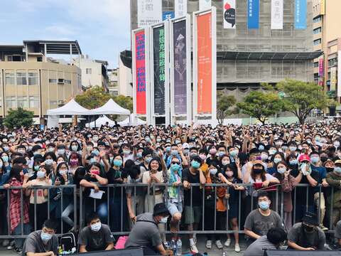 城市音乐节演唱会人潮