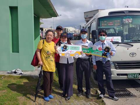 遊客搭乘山博行線輕鬆暢遊山區三大博物館