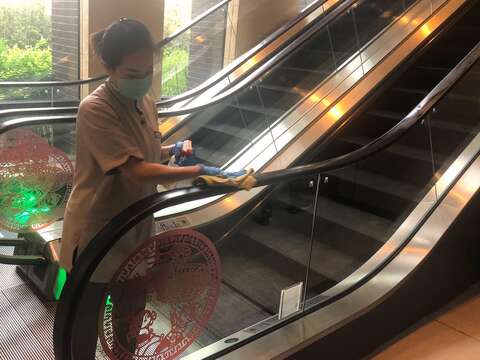 加强消毒擦拭