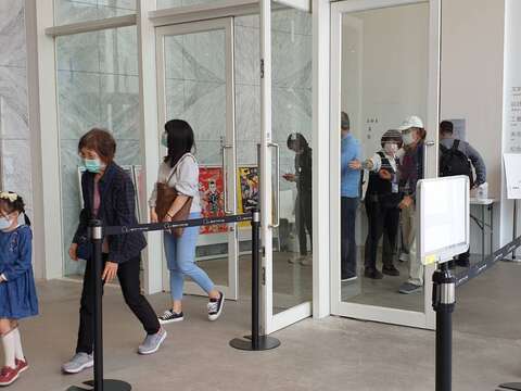 臺南美術館量體溫加要求戴口罩全面防疫把關