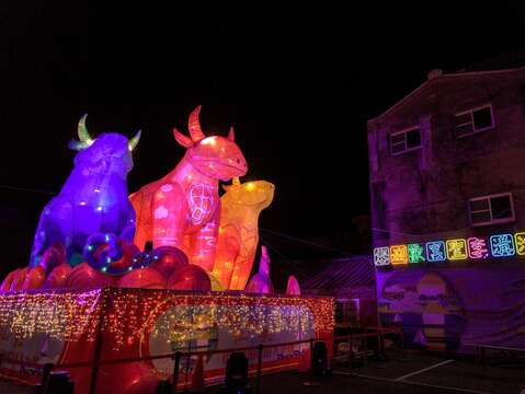 马沙沟福牛、禄牛、寿牛花灯(南市观旅局提供)