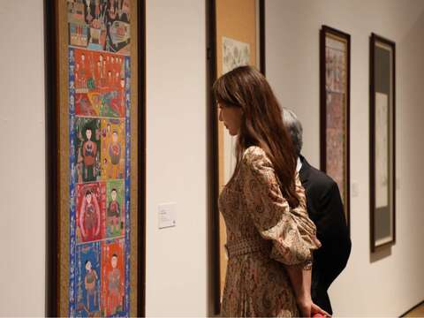 志玲姊姊回到台南美術館1館欣賞洪通百歲紀念展