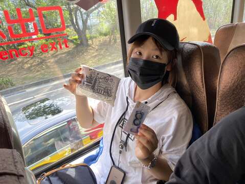 只要參加2021年台灣好行觀光公車任1場次主題小旅行，即可獲得公車防疫包及手機支架鑰匙圈