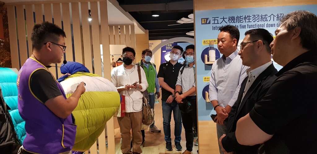 入境旅游协会团队参访国王羽绒观光工厂