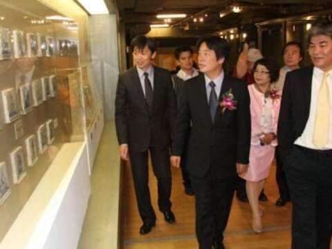 市长陪同内政部长参观文教特展