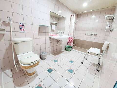 防疫旅馆提供无障碍卫浴设备予住宿长者