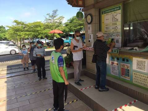 今(17)日上午游客陆续到访虎头埤风景区