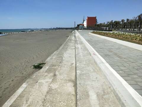 黄金海岸沙滩养滩、填砂造陆工程已具成效