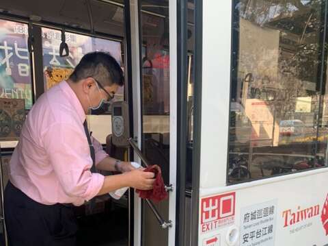 台南市台灣好行觀光公車加強車輛消毒作業