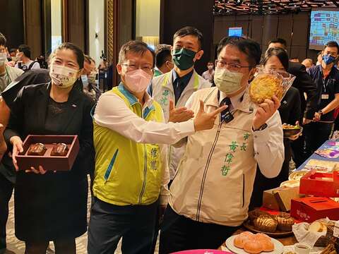 使用「台南好康券」享超過500家安心餐廳美食優惠及伴手禮店家、百貨專櫃優惠