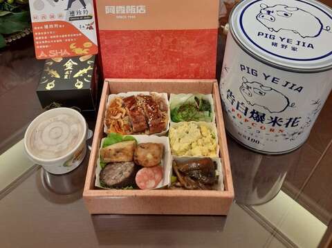 市长黄伟哲准备台南伴手礼及阿霞饭店午餐餐盒