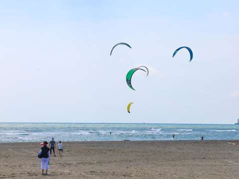 黄金海岸 风筝冲浪(南市观旅局提供)