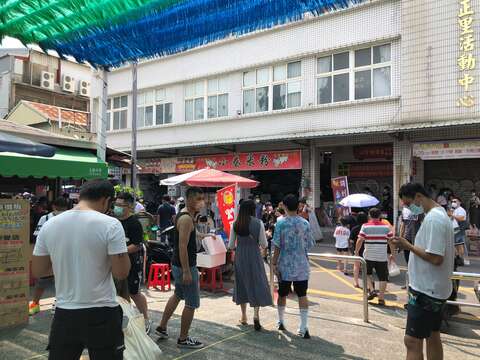 國華商圈饕客等著吃美食