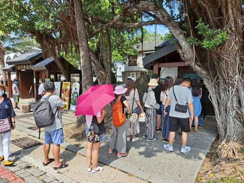 安平树屋人一大早观光客涌入