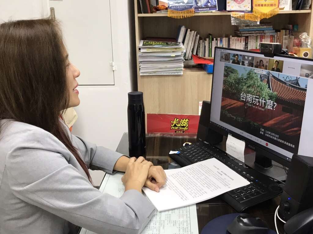 郭贞慧局长向在美乡亲介绍台南旅游