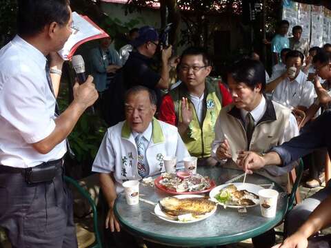 4.區長介紹當地特產