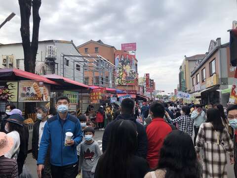 安平老街人潮絡繹不絕