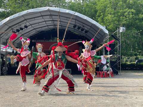 新化鎮狩宮什家將團表演