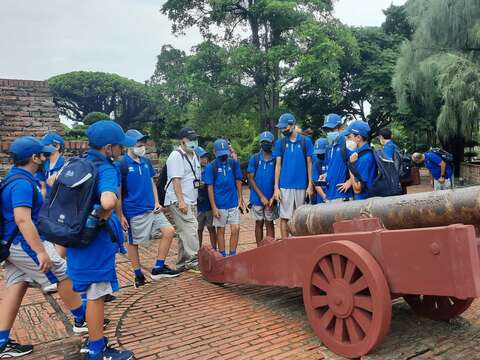 International Players for the VI WBSC U12 Baseball World Championship Enjoy Tainan's Tourist Factories and Cultural Monuments