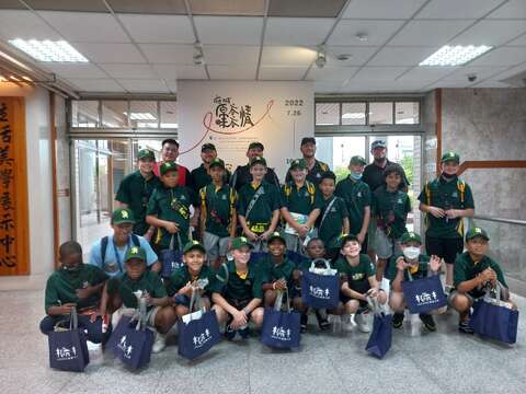 International Players for the VI WBSC U12 Baseball World Championship Enjoy Tainan's Tourist Factories and Cultural Monuments