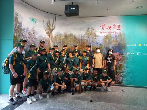 International Players for the VI WBSC U12 Baseball World Championship Enjoy Tainan's Tourist Factories and Cultural Monuments