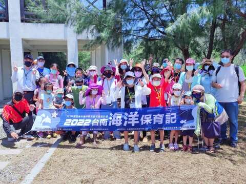 Visiting the Home of Taiwan's Largest Land Crab, the Brown Land Crab