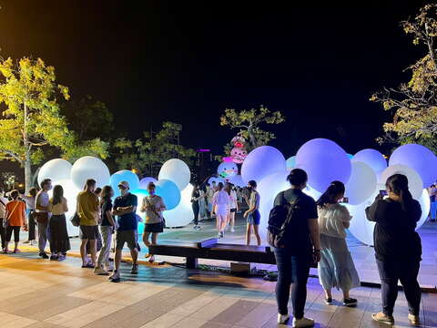 米奇造型光球森林點亮臺南安平遊憩碼頭夜空