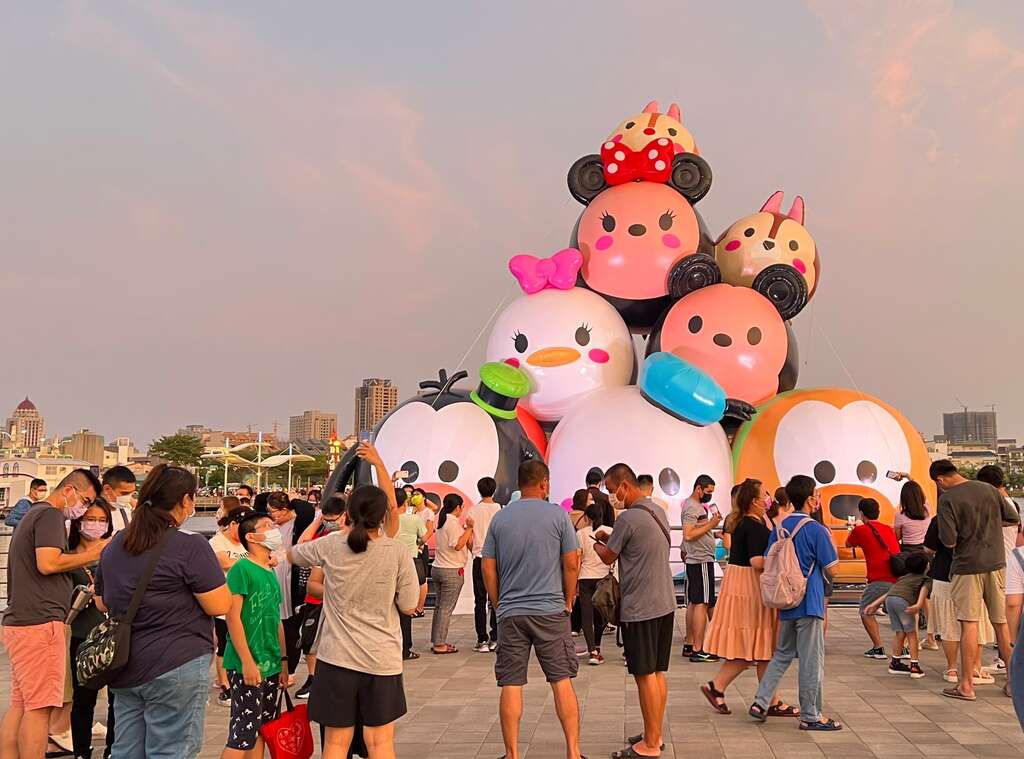 高达15米的TSUM TSUM巨型气球三天连假吸引逾15万人参观