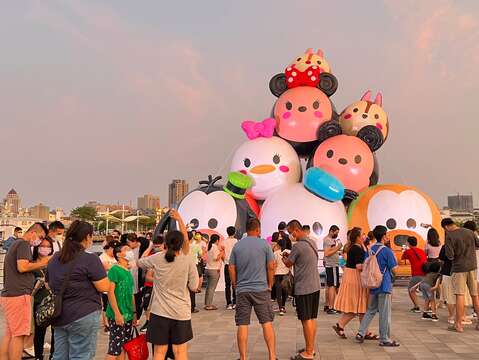高达15米的TSUM TSUM巨型气球三天连假吸引逾15万人参观