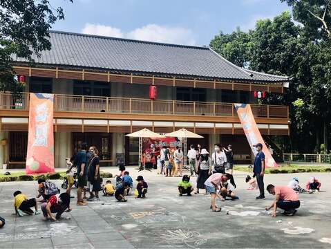 彩绘大地亲子创作
