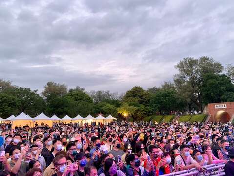 首场户外演唱会在国定古蹟亿载金城热闹开唱