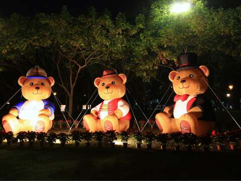 07-2022泰迪熊in新營 夜間照片2