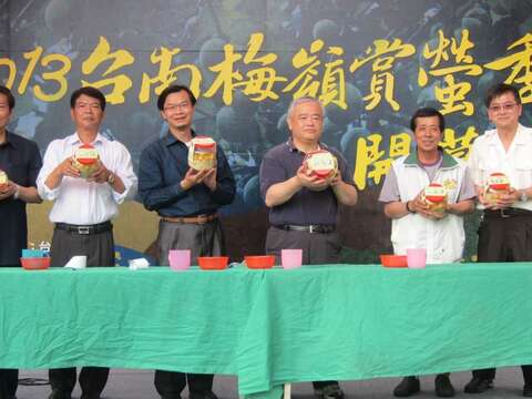 酿制梅酒合照