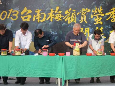 酿制梅酒合照1