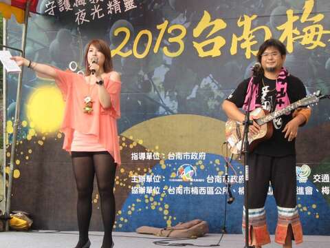 金曲歌王严咏能现场演唱
