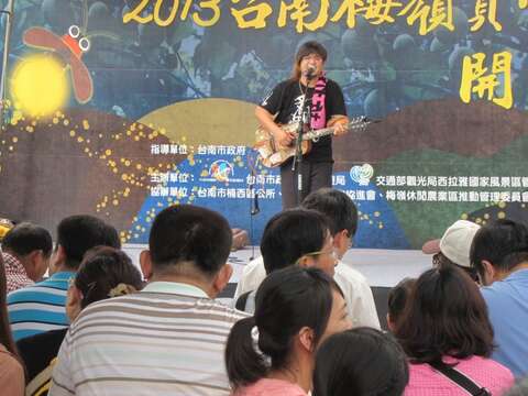 金曲歌王严咏能现场演唱1