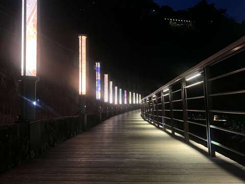 柚子頭溪沿線木棧步道翻修並增加夜間照明提升行人安全