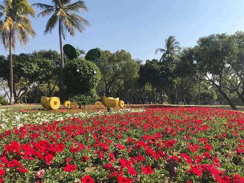 永康公园-钱兔似锦贺新禧（台南市政府工务局提供）