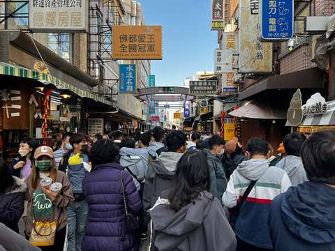 國華海安商圈一早就湧進滿滿人潮