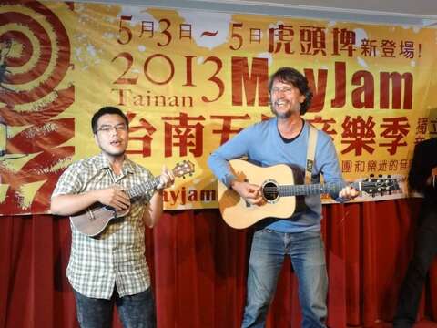 Axel现场演唱1
