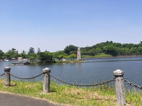 园区环湖道路约4.6公里，沿途美景各有特色