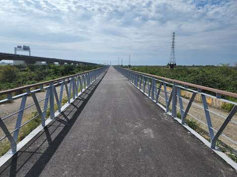 步道设置栏杆维护游客安全