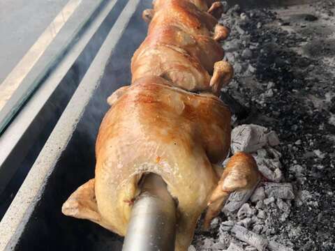 钢管烤鸡-照片来源-平埔族美食馆