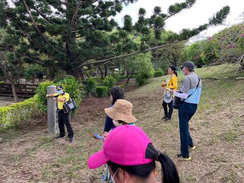 虎头埤内的新化神社遗迹让参加的游客啧啧称奇