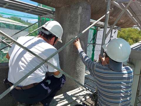 施工單位現勘鳥居毀損情況