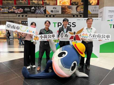 魚頭君到台北車站宣傳T-PASS