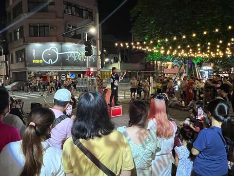 海安虎祥市集觀賞街頭藝人表演