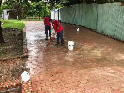 德元埤荷蘭村園區步道紅磚步道青苔刷洗