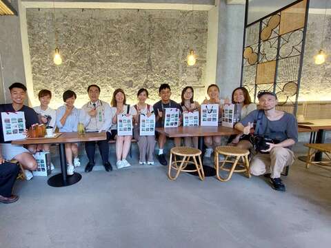 臺南市長黃偉哲、觀光旅遊局代理局長林國華與香港拍攝團隊合照