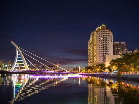 运河夜间光环境游河美景